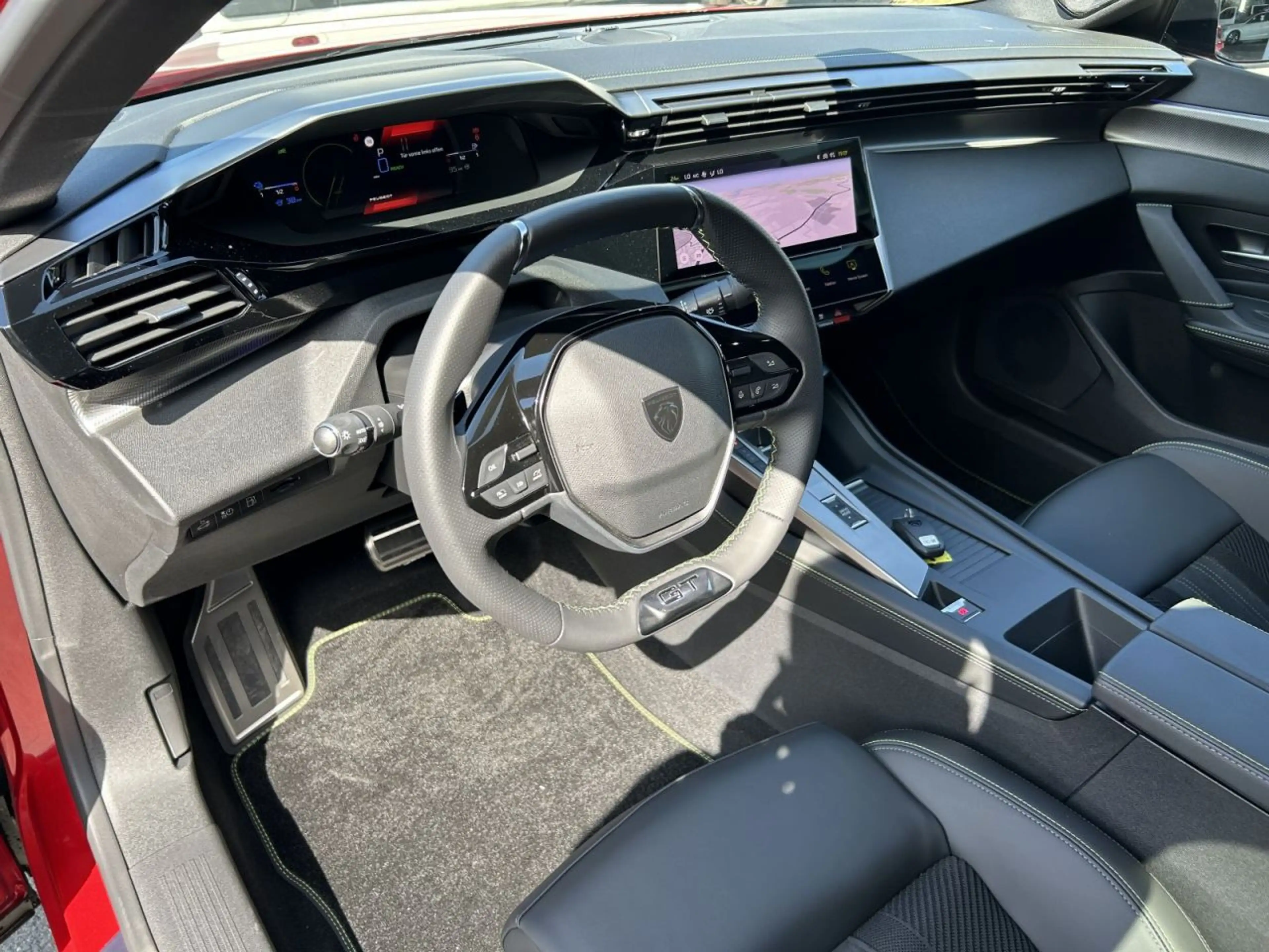 Peugeot 408 GT Plug-In Hybr. 225 e-EAT 8 — photo 9