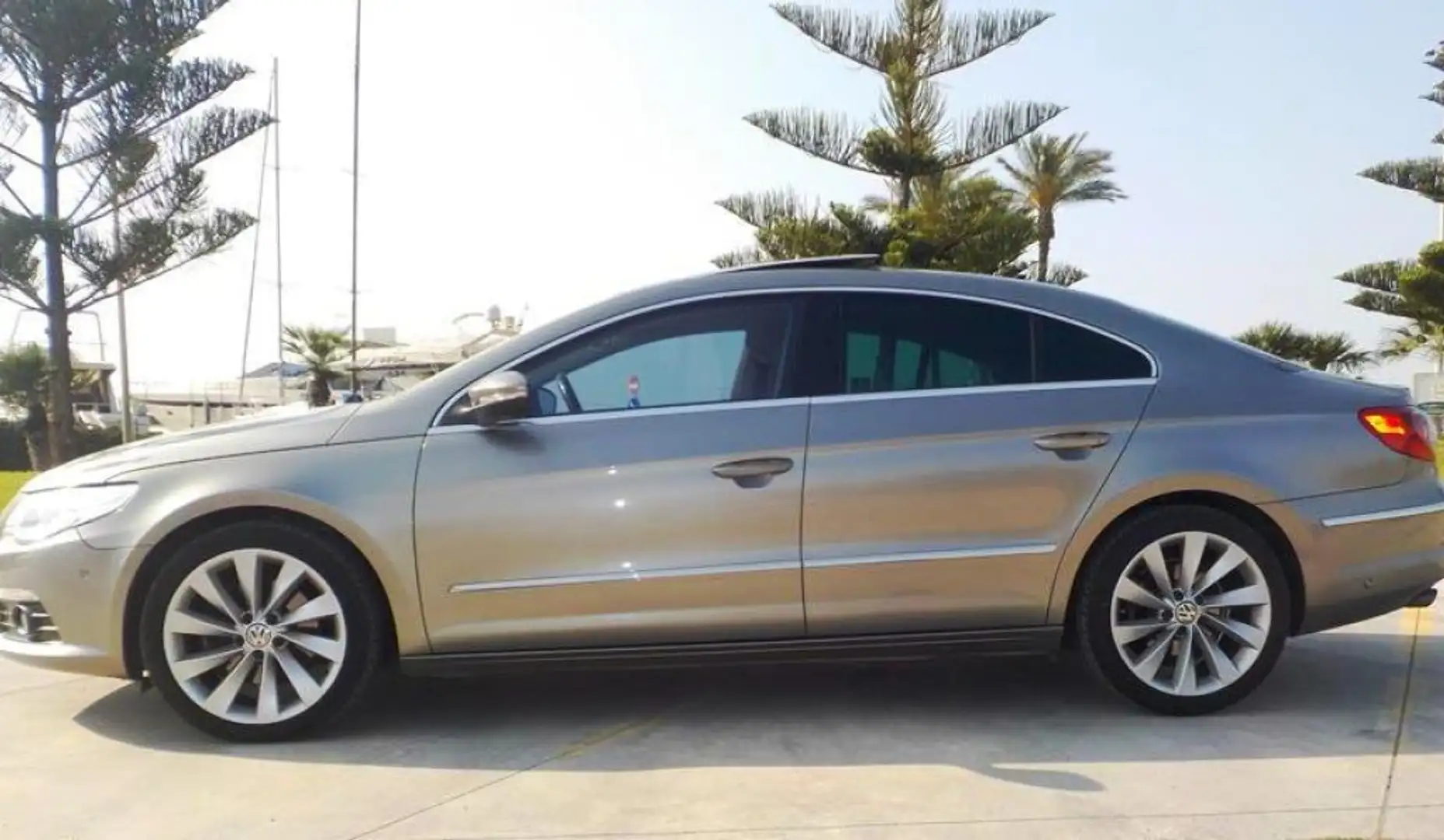 Volkswagen Passat CC 2.0 TDI DPF BlueMotion Tech. Grigio - 2