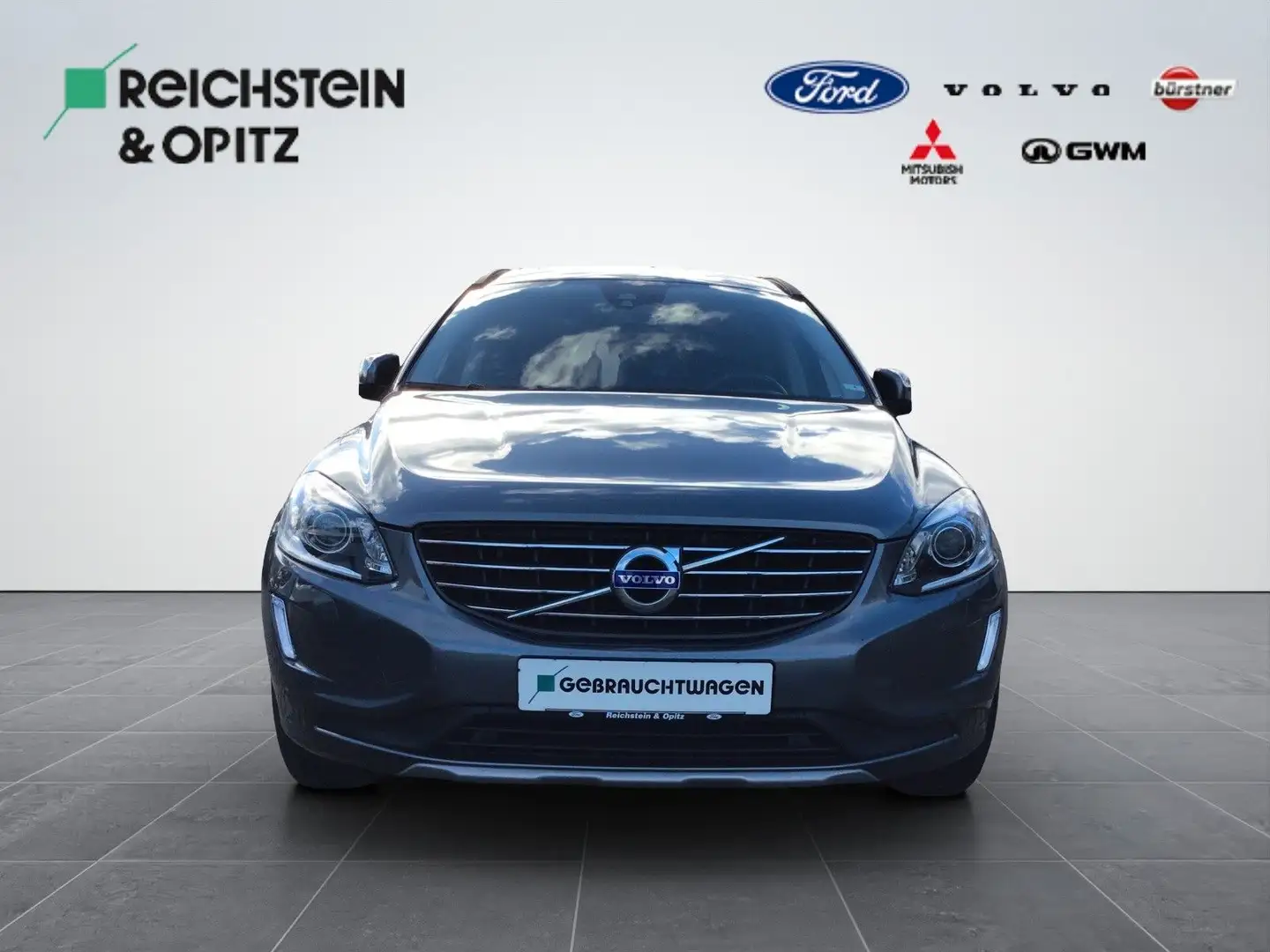 Volvo XC60 D3 2.0l Momentum/WinterPaket Grau - 2