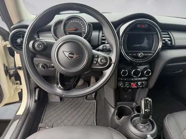 Mini Hatch view 11