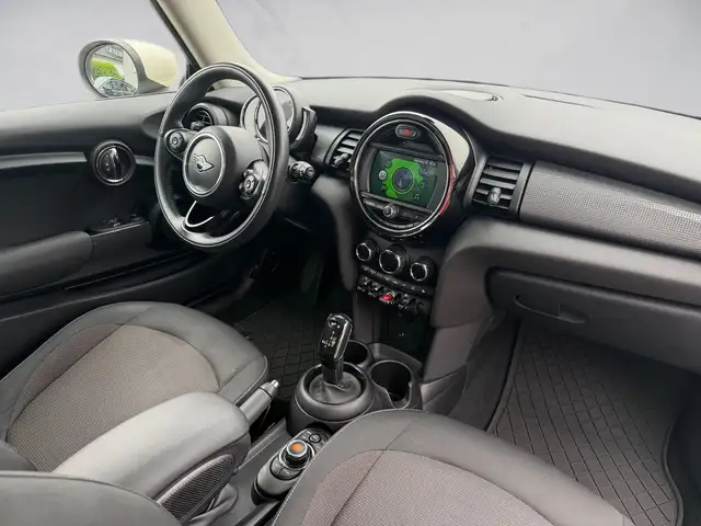 Mini Hatch view 15