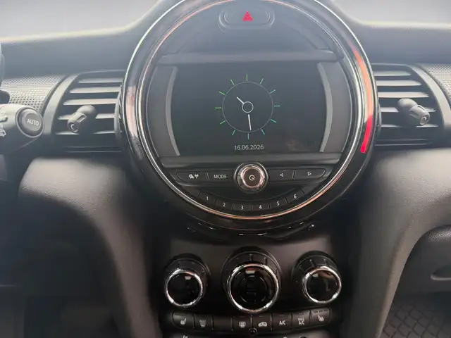 Mini Hatch view 16