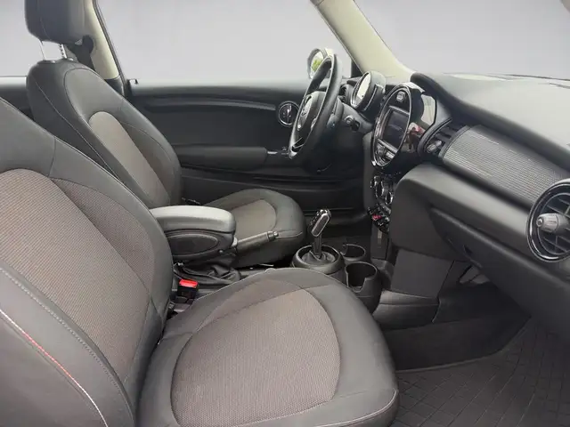 Mini Hatch view 14
