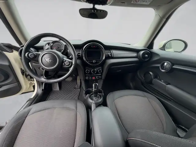 Mini Hatch view 13