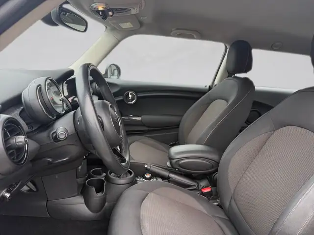 Mini Hatch view 12