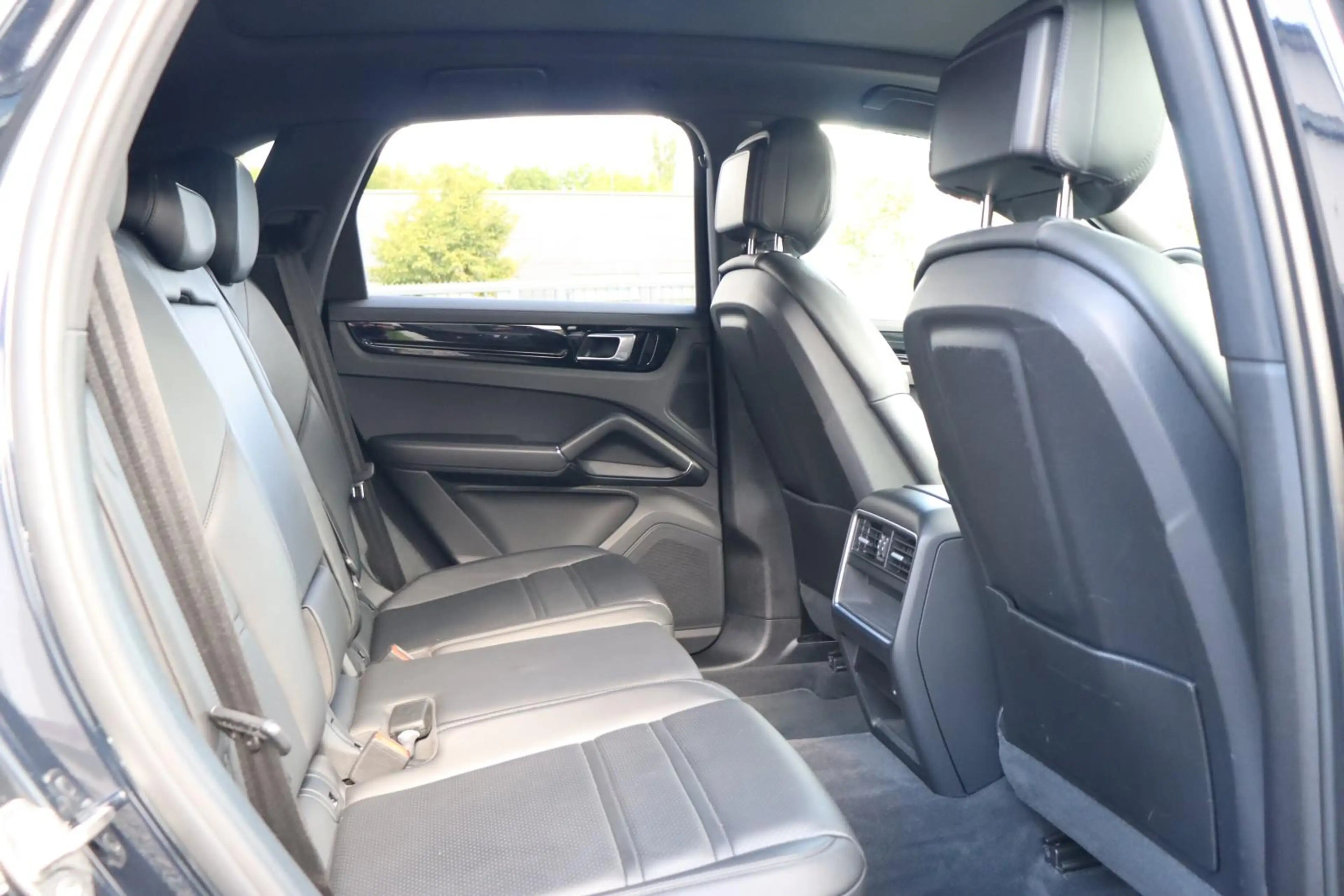 Porsche Cayenne S +LUFT+PANO+LED+ASSISTENZ+LENKUNG-HINTEN+ — photo 11