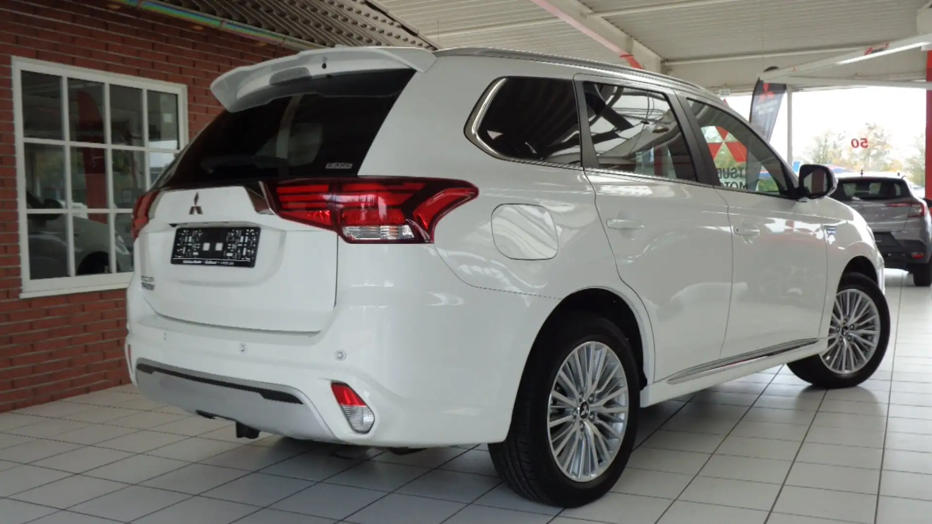Mitsubishi Outlander Outlander Plug-In Hybrid 2.4 4WD TOP #19tkm! Weiß - 2