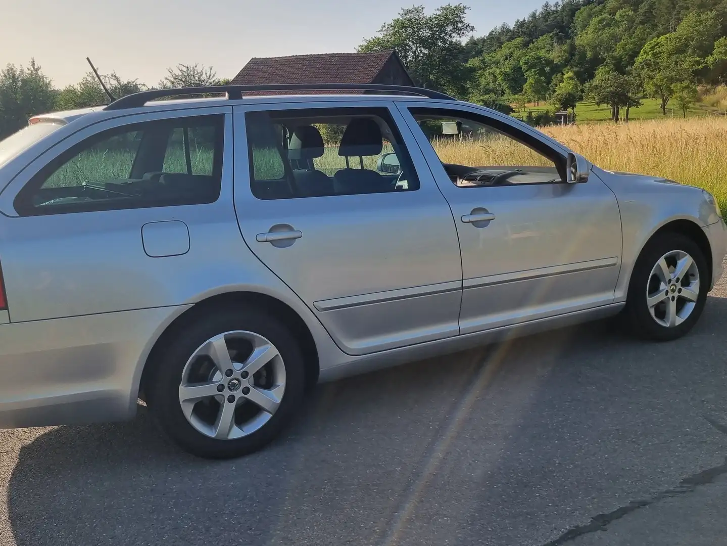 Skoda Octavia Combi 1.6 TDI DPF Ambition Green tec Grau - 2