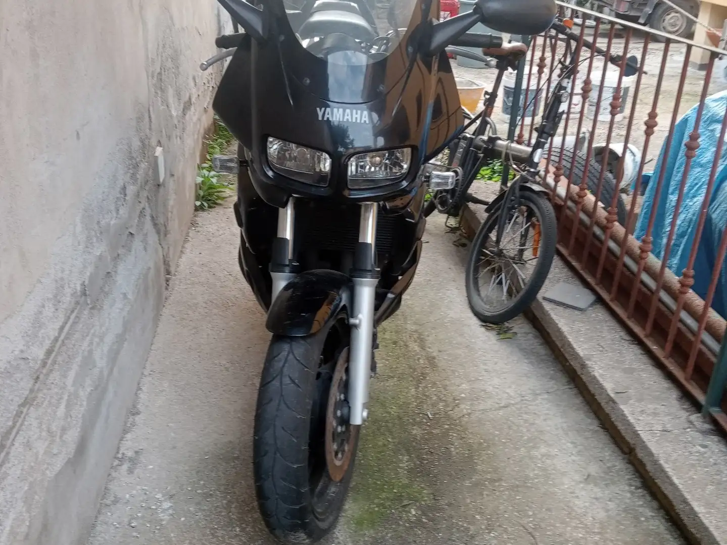 Yamaha FZR 600 Nero - 2