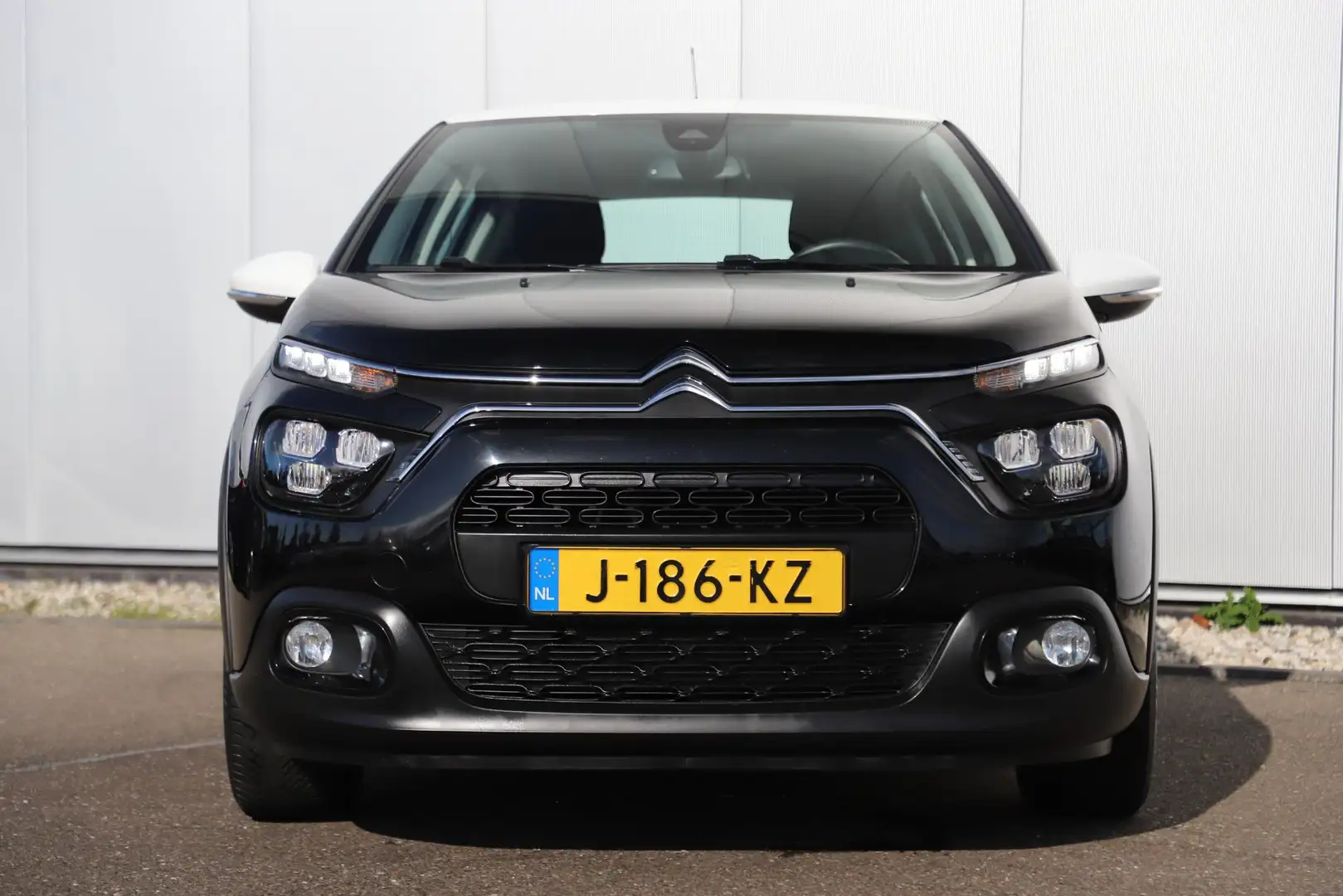 Citroen C3 1.2 PureTech Feel Carplay Android Navigatie Climat Zwart - 2