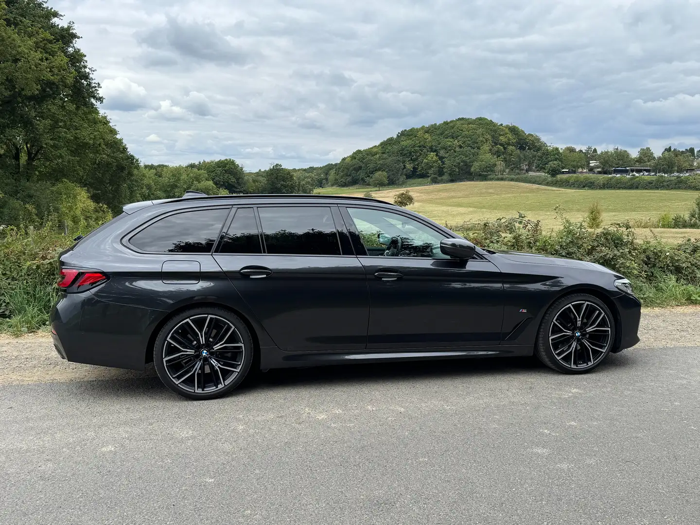 BMW 520 520i Touring Aut. Luxury Line Grau - 2