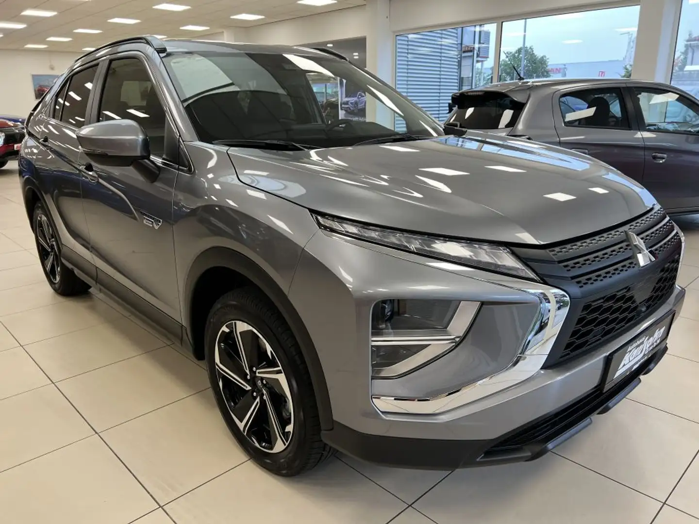 Mitsubishi Eclipse Cross Plug-In Hybrid 4WD Plus Select Gris - 1