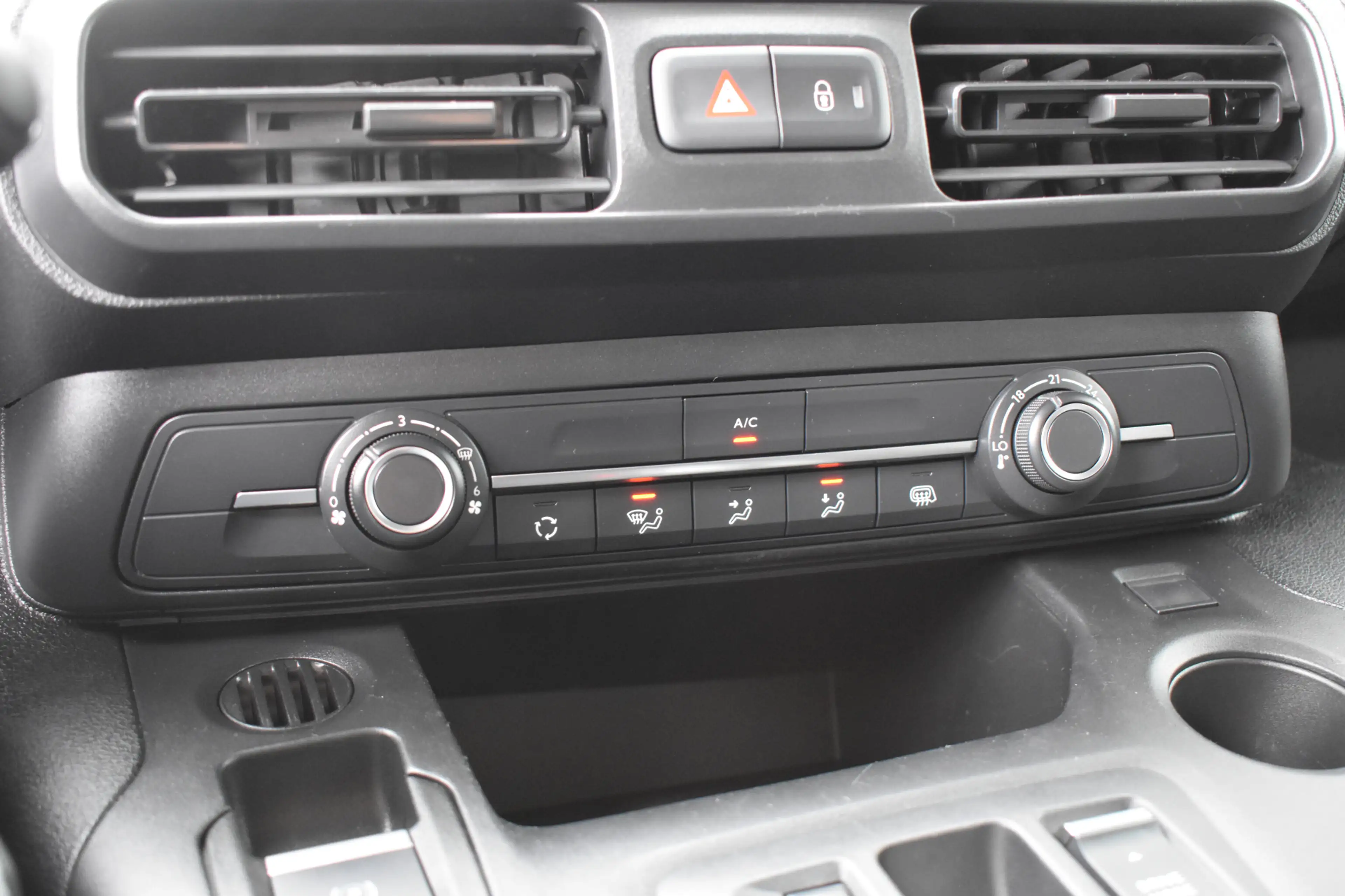 Peugeot Partner e-Partner Pro 50 kWh Airco | Cruise | Bluetooth — photo 18
