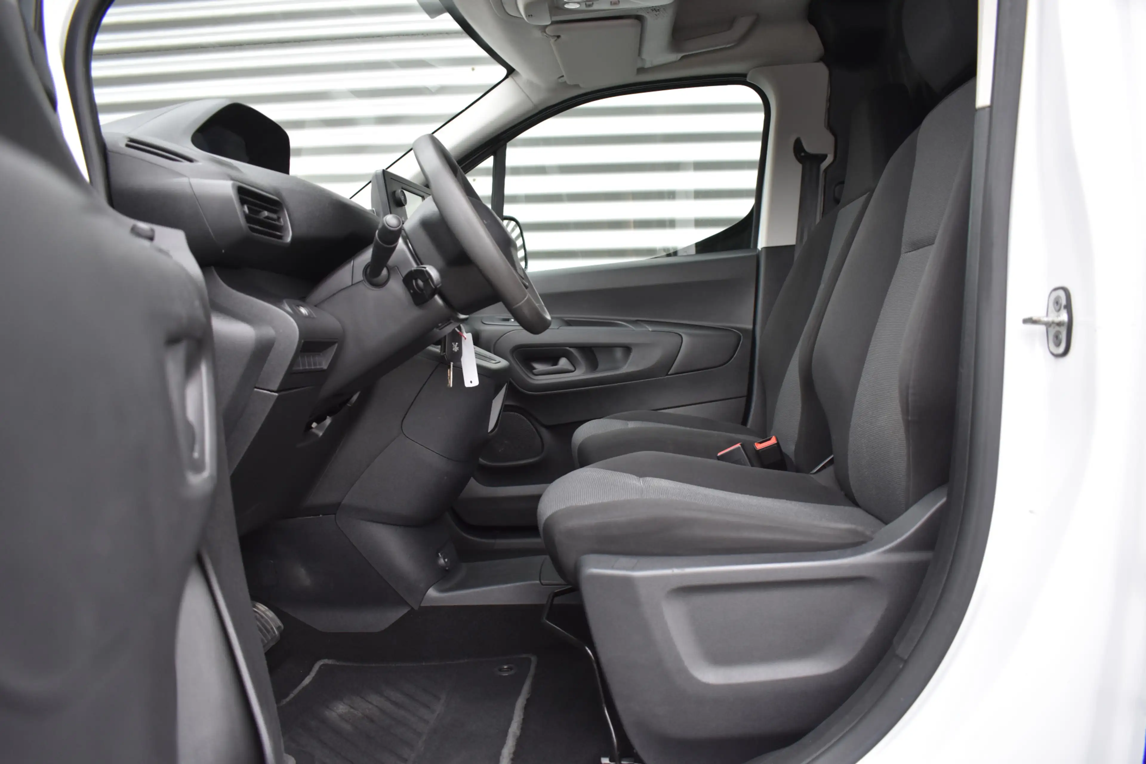 Peugeot Partner e-Partner Pro 50 kWh Airco | Cruise | Bluetooth — photo 6