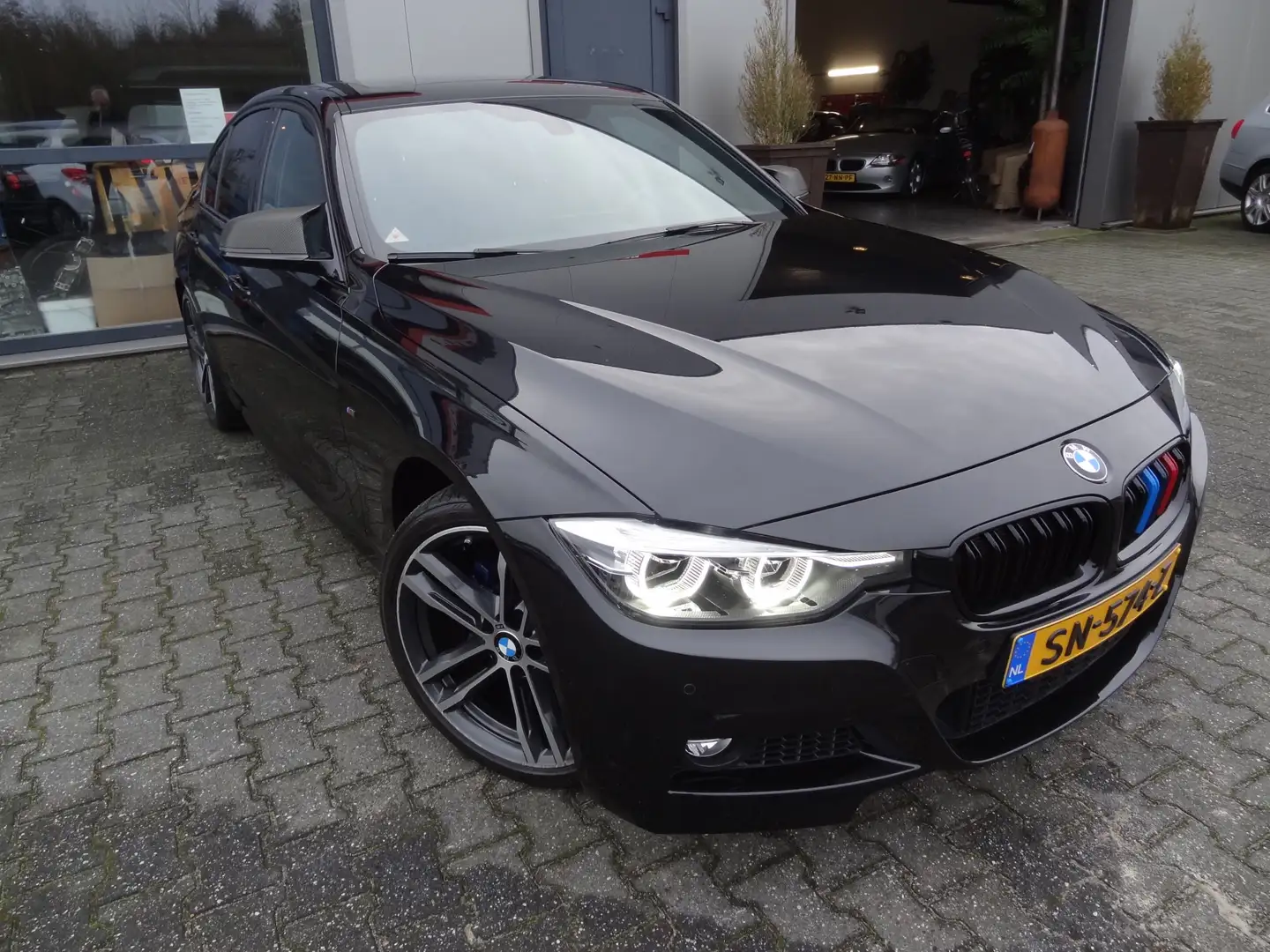 BMW 318 3-serie 318i Executive M-performance | NL-auto | C Schwarz - 2