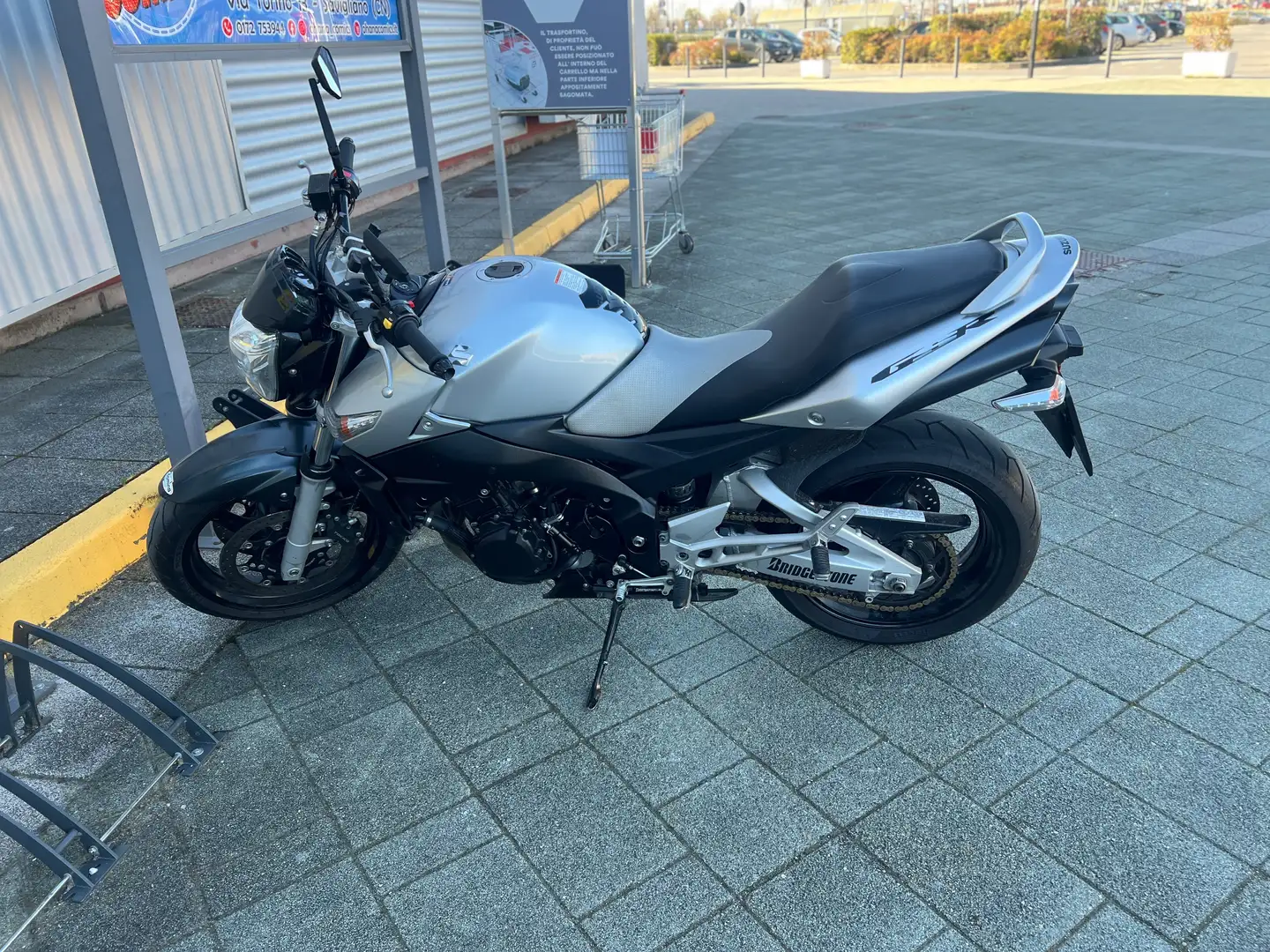 Suzuki GSR 600 Gri - 1