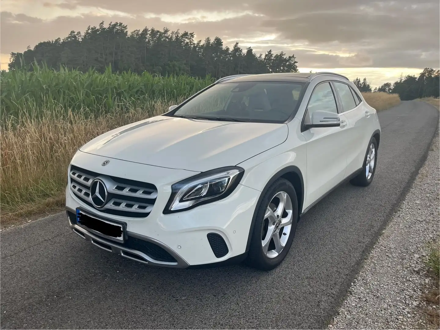 Mercedes-Benz GLA 180 GLA 180 (156.942) Beige - 1