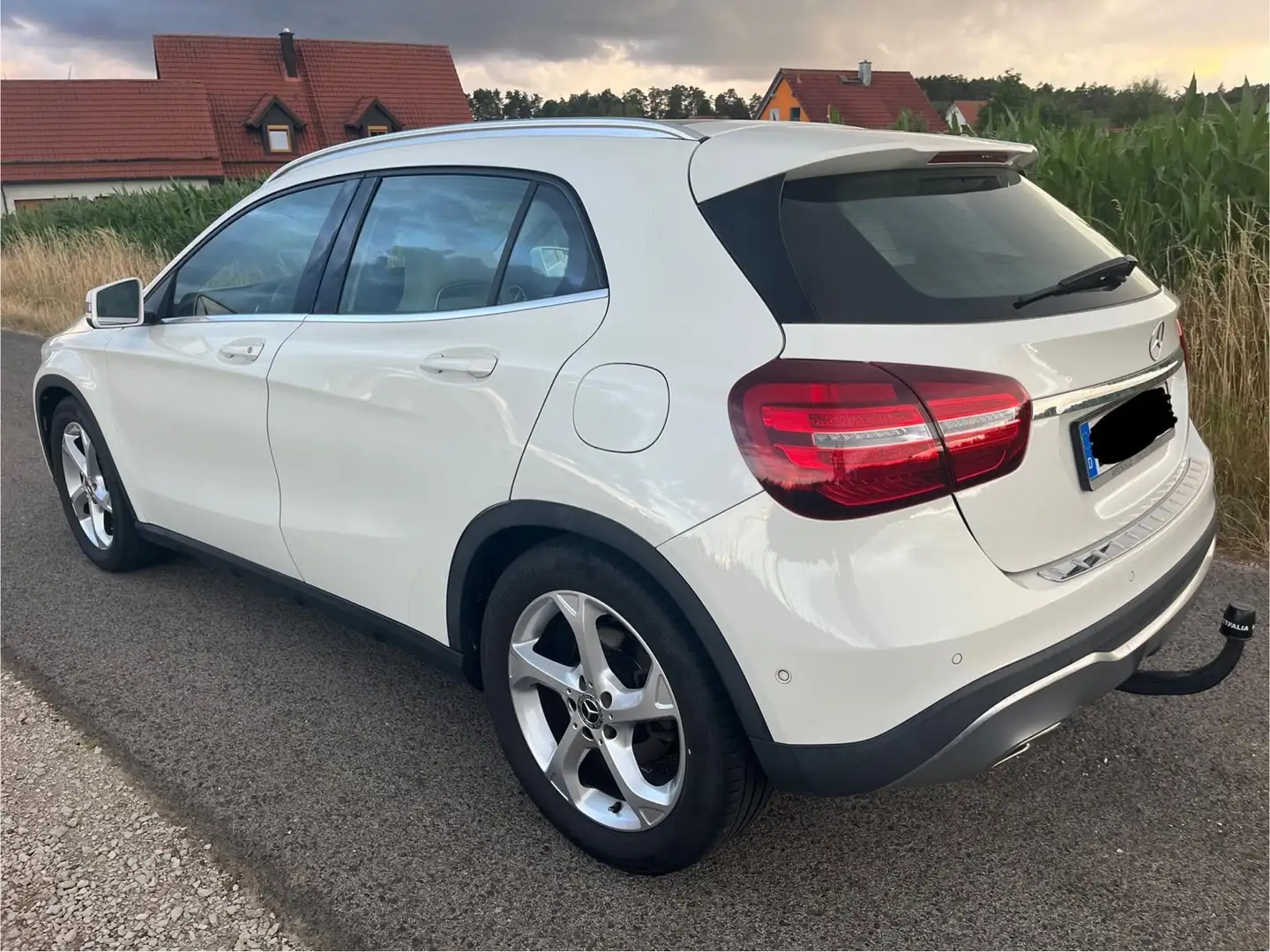 Mercedes-Benz GLA 180 GLA 180 (156.942) Beige - 2