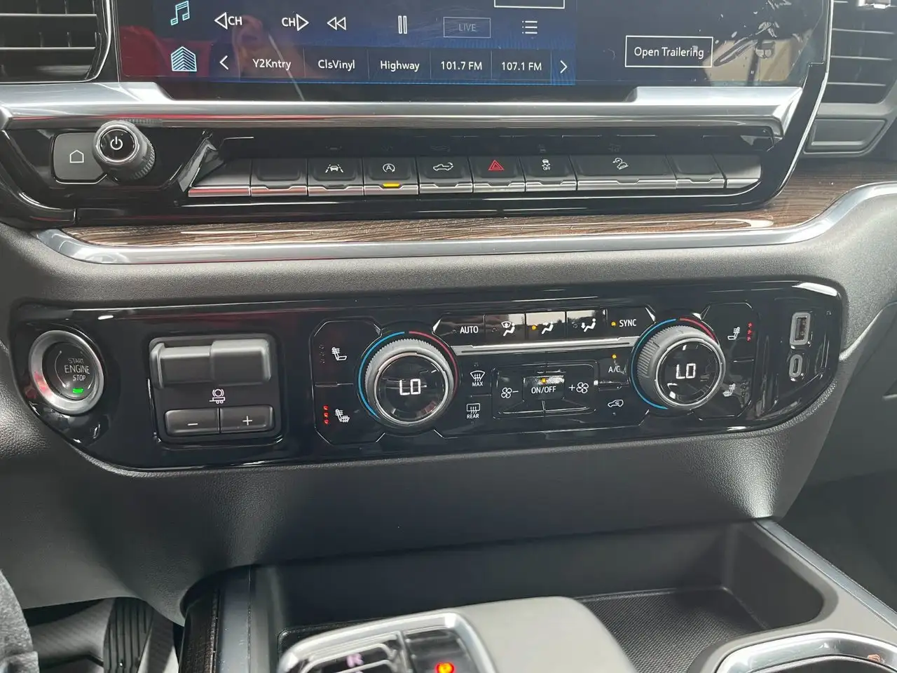 Chevrolet Silverado 1500 photo Chevrolet Silverado 1500