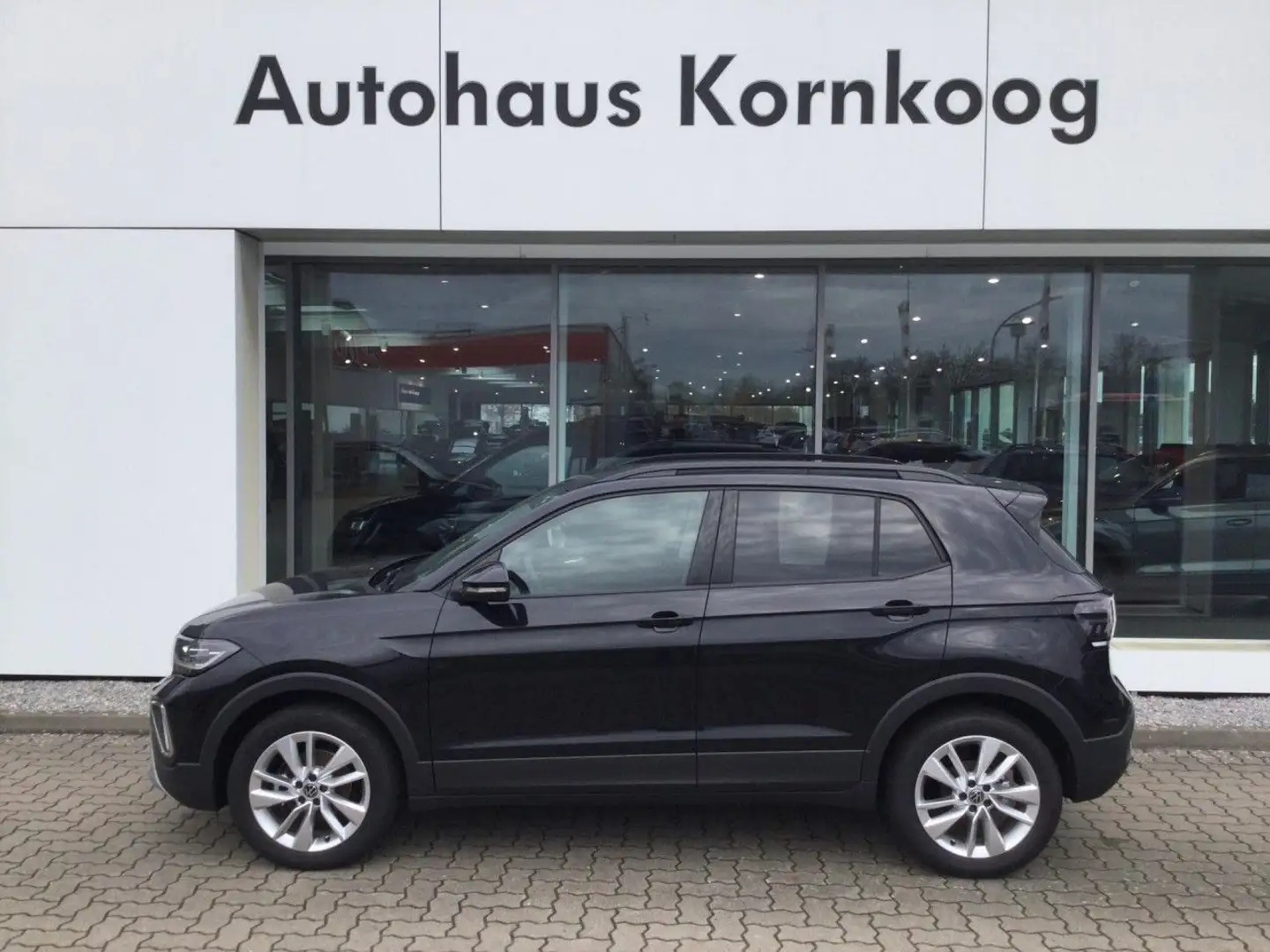 Volkswagen T-Cross 1.5 TSI DSG Life AHK IQ ACC PDC KAM Matrix Schwarz - 1