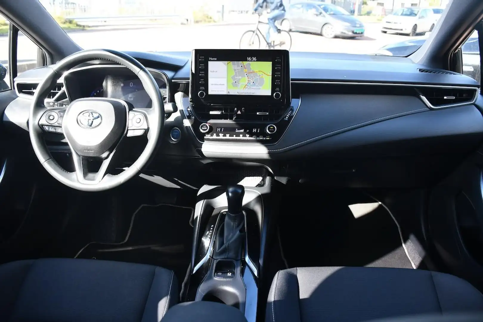 Toyota Corolla 1.8 Hybrid Active Clima|ACC|NAV|Cam|Carplay Schwarz - 2