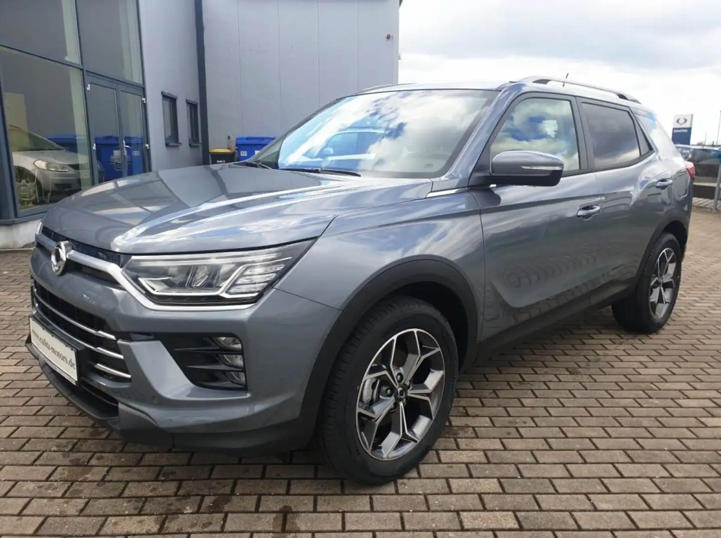 SsangYong Korando 1.5 T-GDi 2WD Sondermodell Ruby (CW) Grau - 1