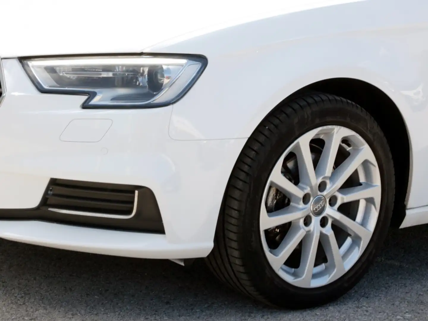 Audi A3 SB 1.6 TDI Intense *XENON*PARK-PILOT*SHZ*TEMPOMAT* Weiß - 2