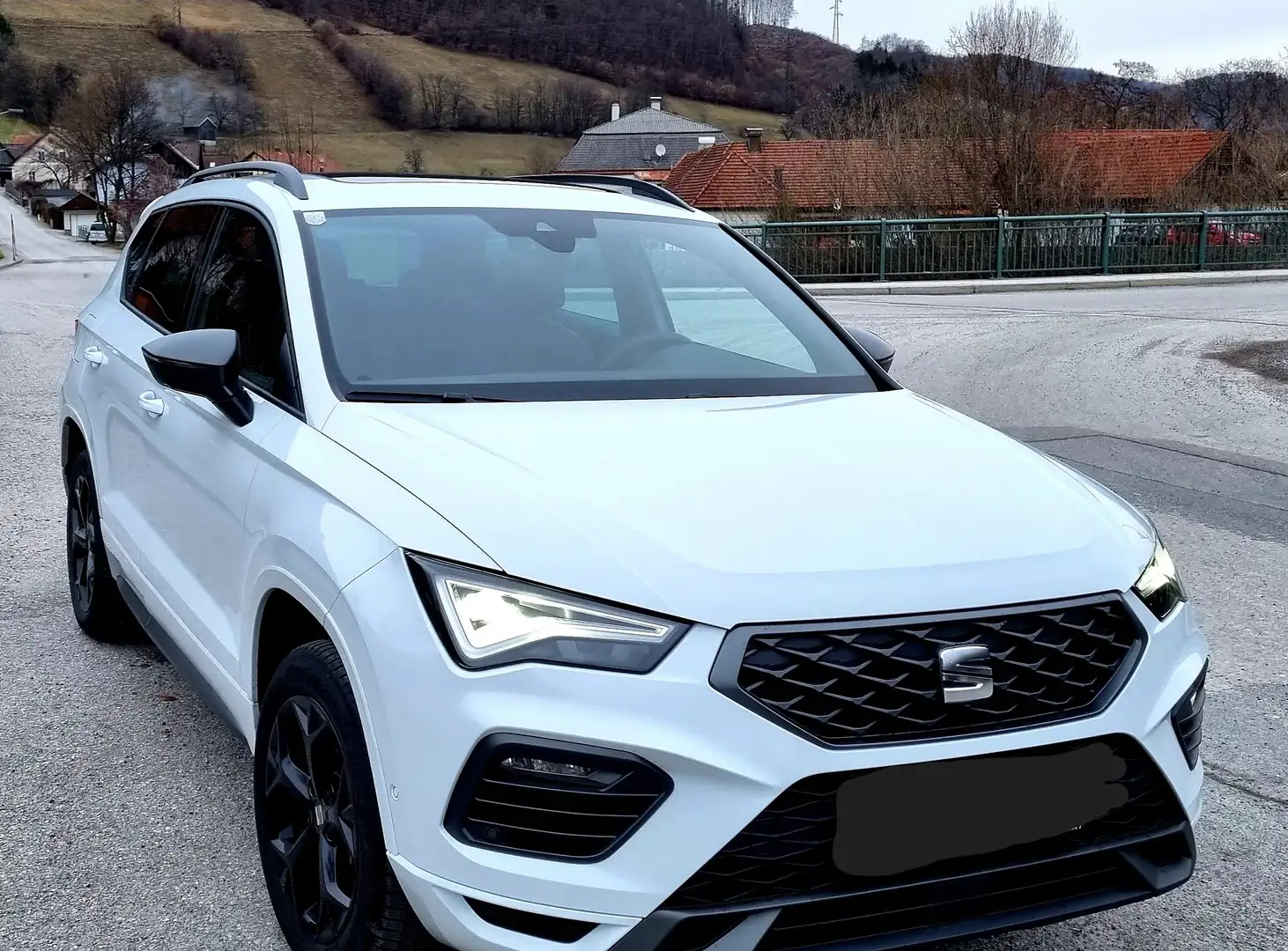 SEAT Ateca 1,5 FR ACT TSI DSG Weiß - 1