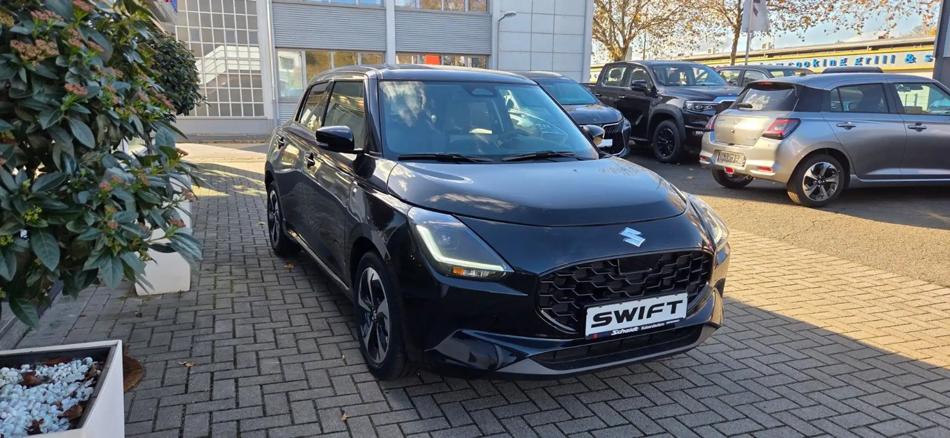 Suzuki Swift 1.2 HYBRID MT Comfort+ Schwarz - 2