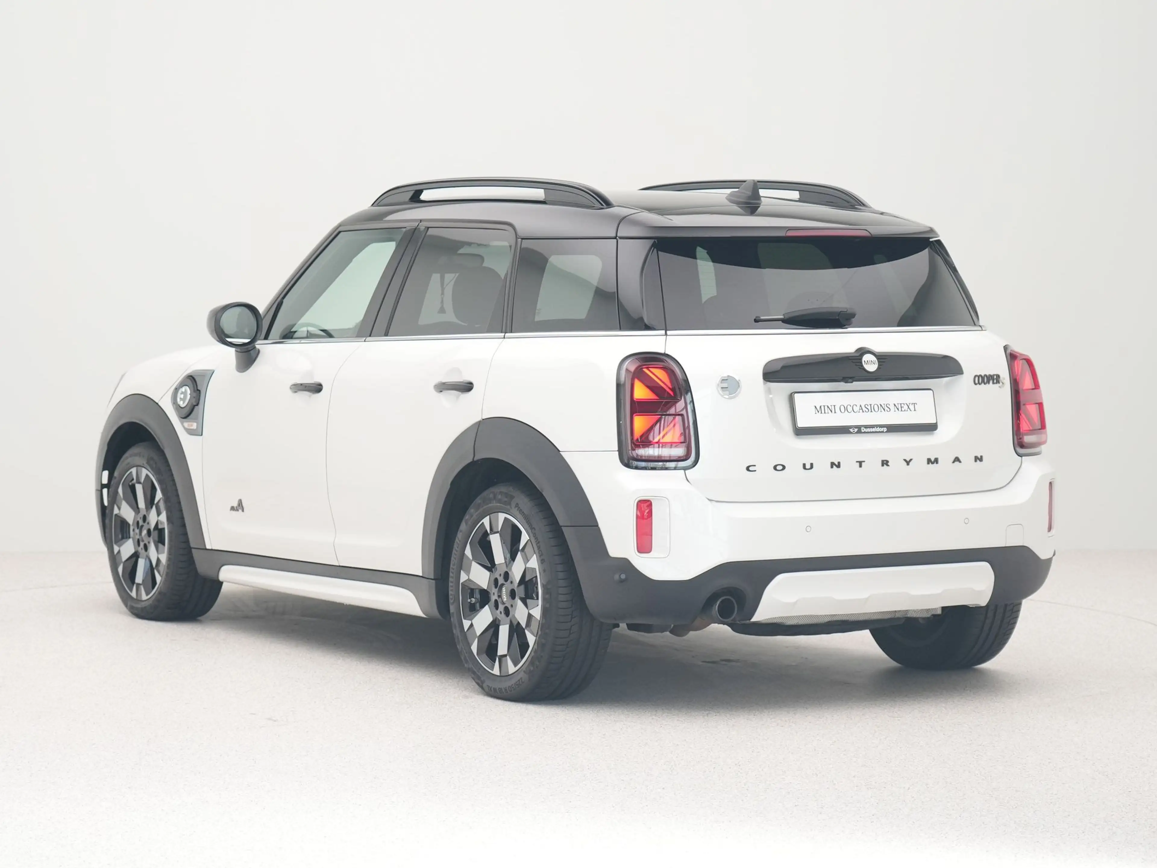 MINI Cooper SE Countryman ALL4 Untamed Edition — photo 10