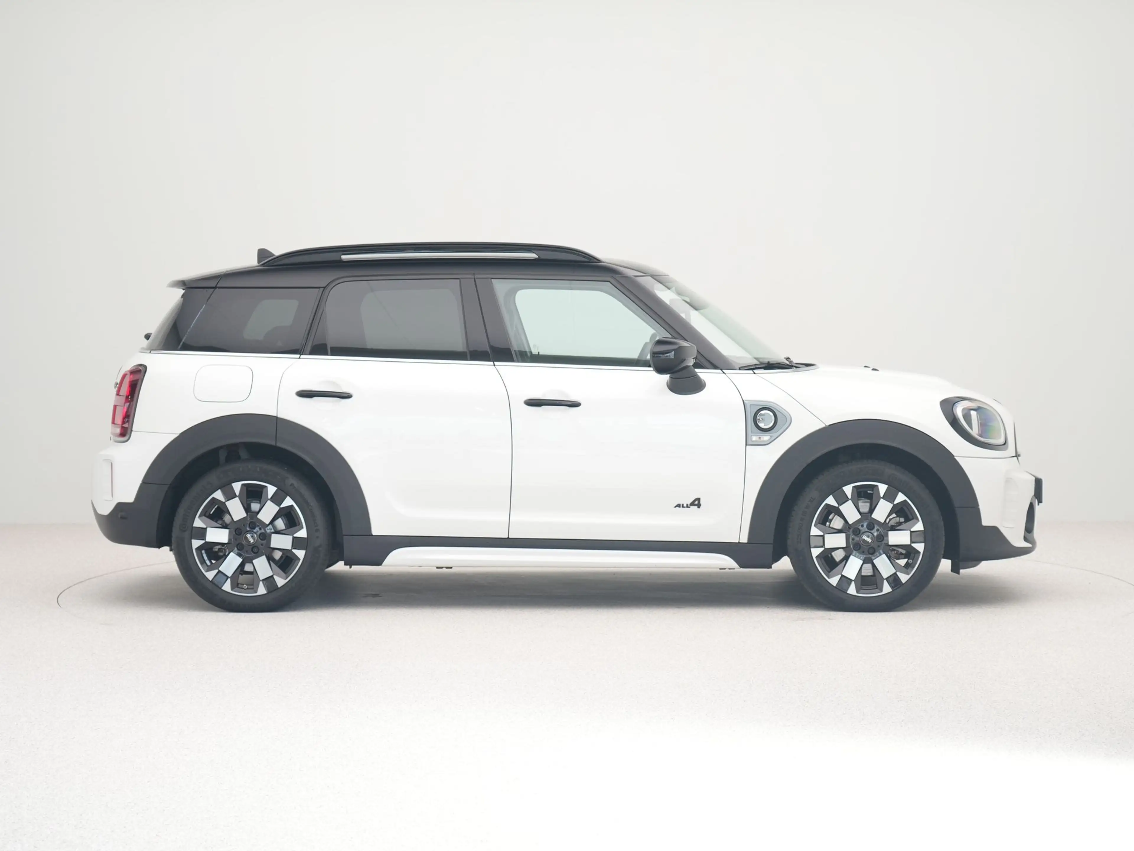 MINI Cooper SE Countryman ALL4 Untamed Edition — photo 7