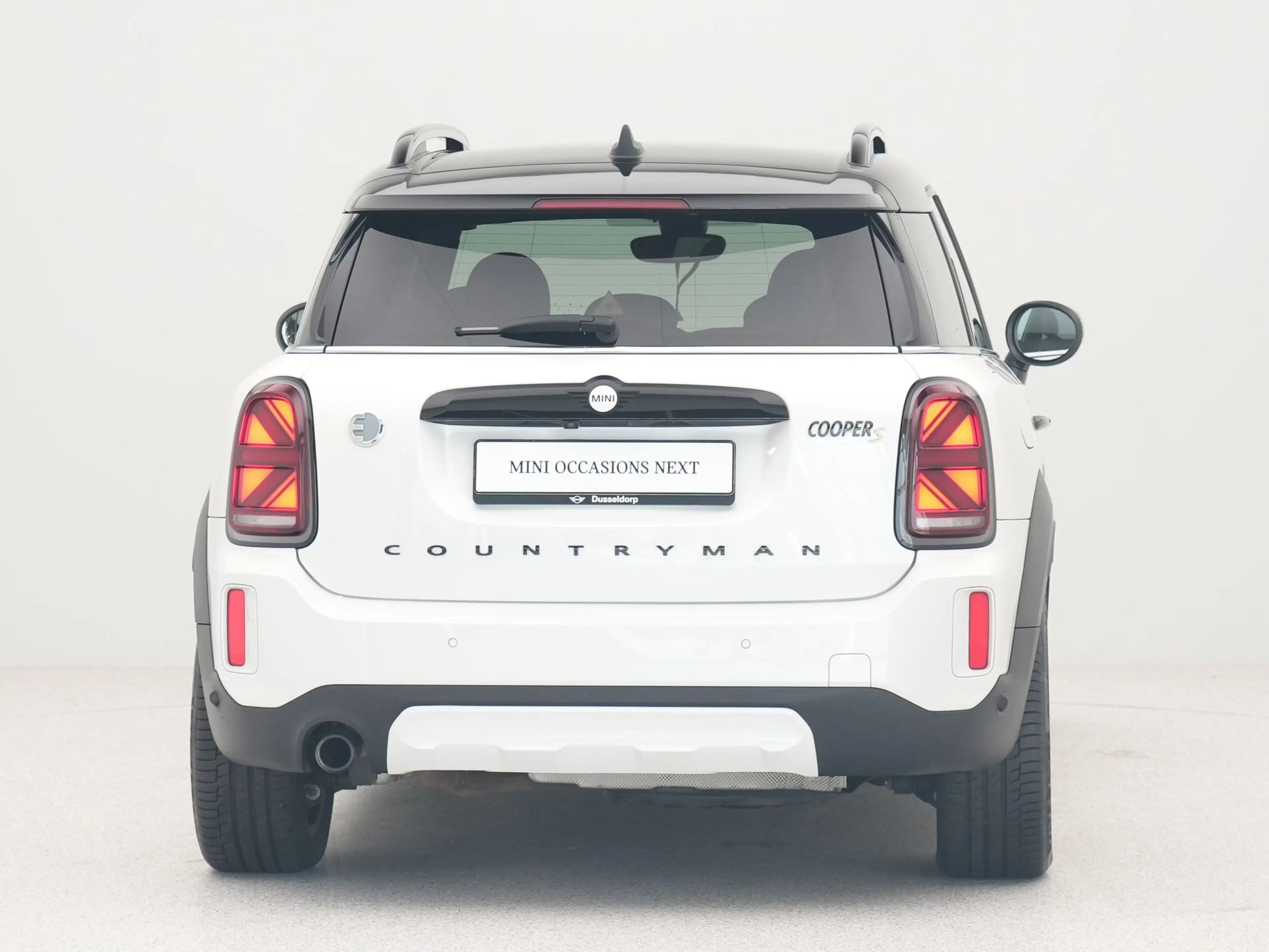 MINI Cooper SE Countryman ALL4 Untamed Edition — photo 9