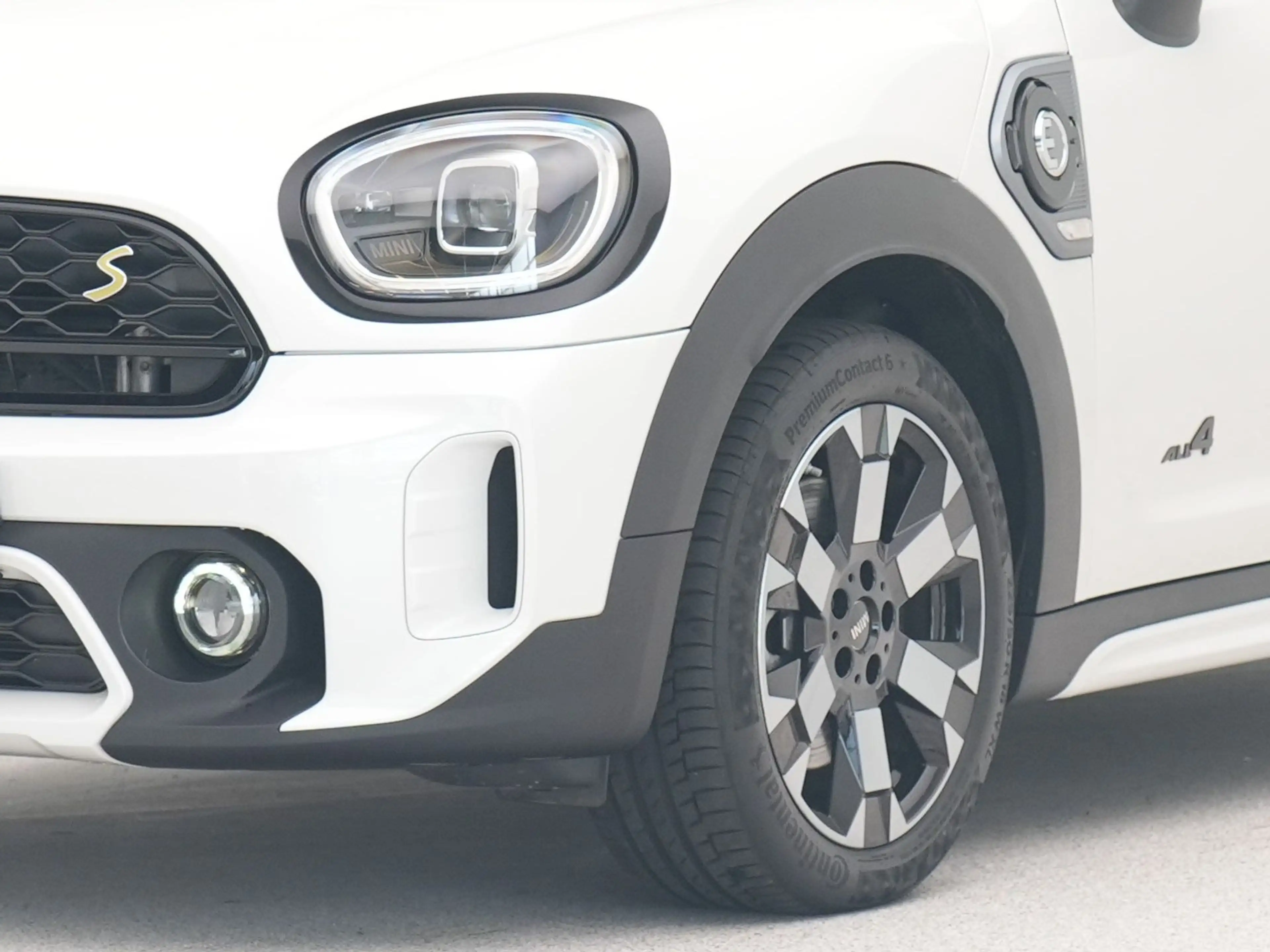 MINI Cooper SE Countryman ALL4 Untamed Edition — photo 14