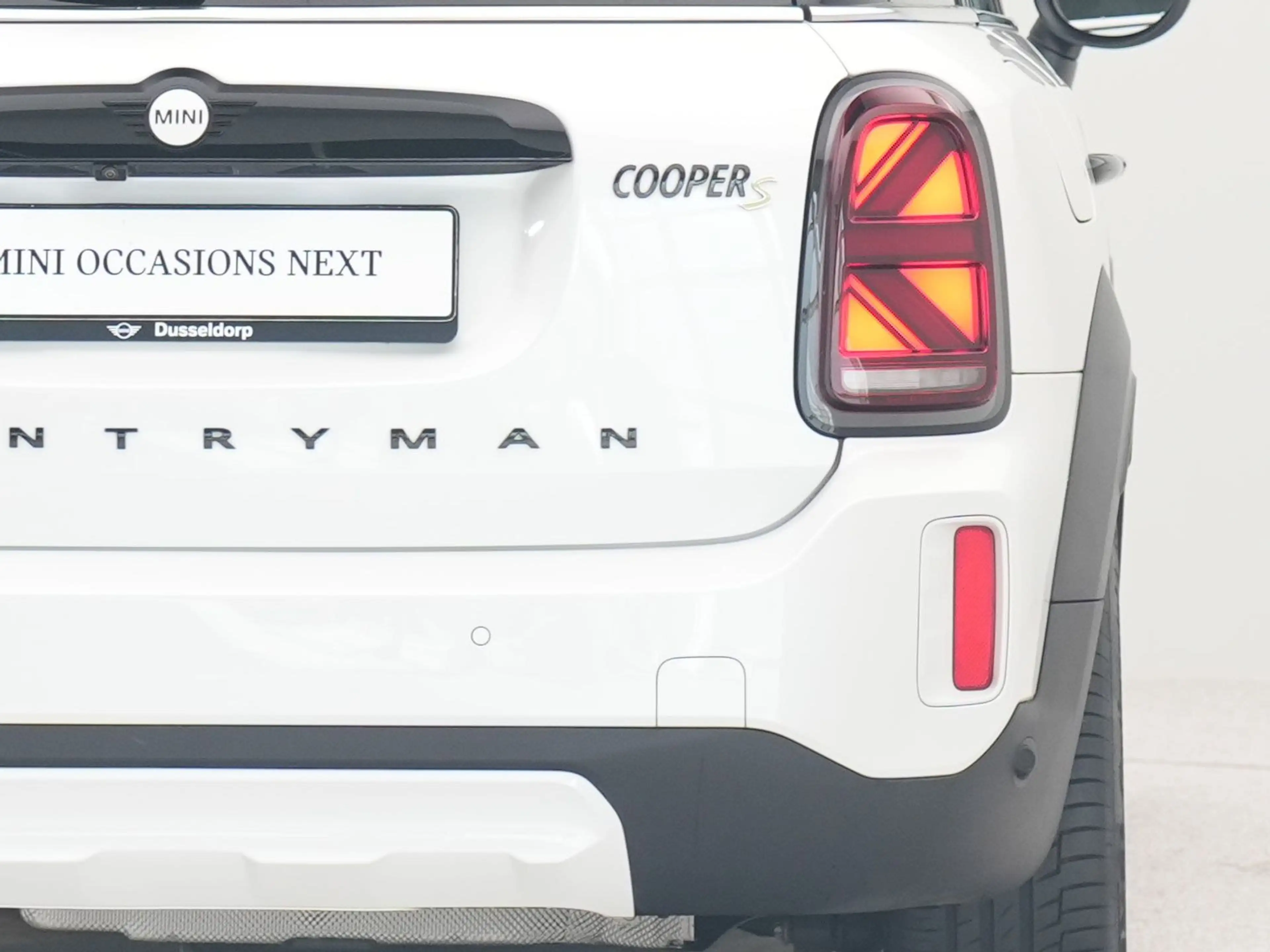 MINI Cooper SE Countryman ALL4 Untamed Edition — photo 13