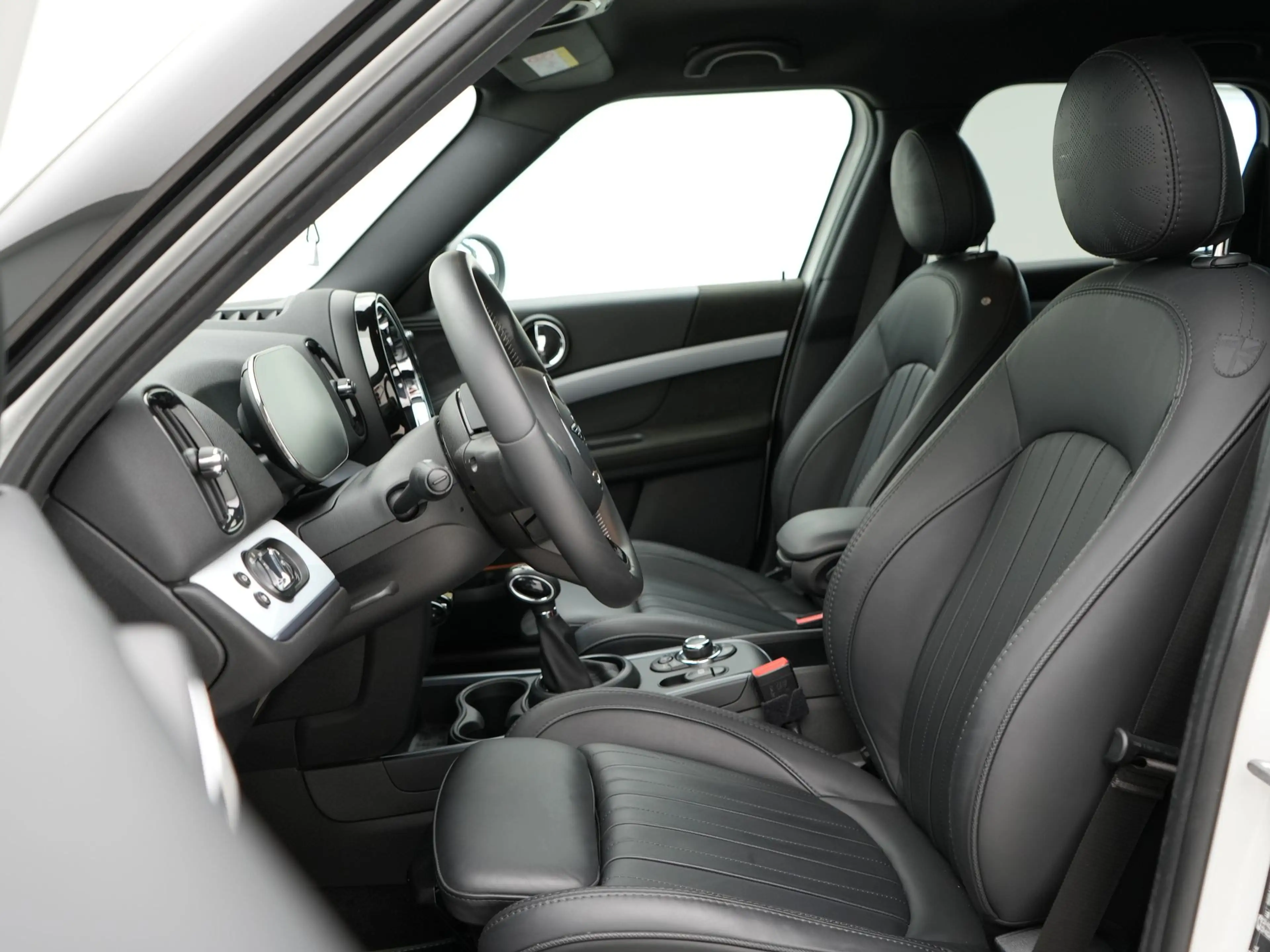 MINI Cooper SE Countryman ALL4 Untamed Edition — photo 4
