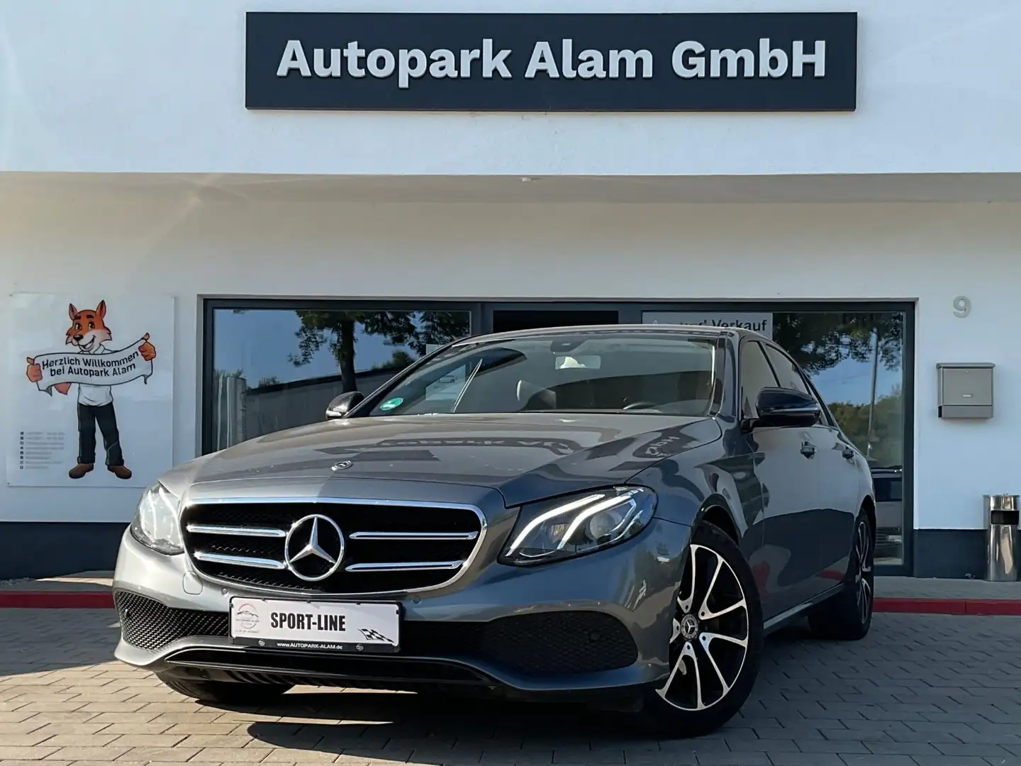 Mercedes-Benz E 220 E-Klasse Lim. Alu Klima Navi Leder RFK SHZ Gri - 1