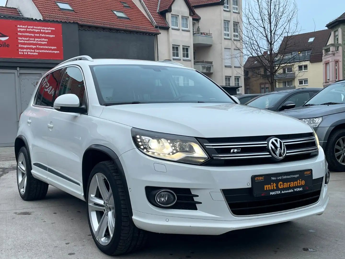 Volkswagen Tiguan R-Line Sport & Style 4Motion*AUTOM.*NAVI* Wit - 2