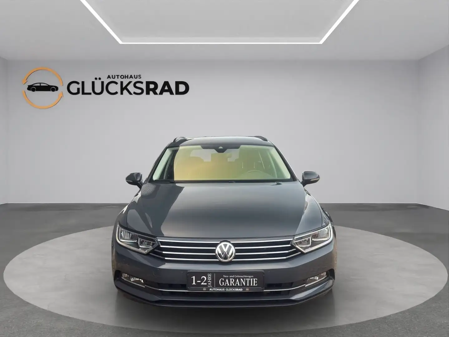 Volkswagen Passat Variant TDI DSG ACC Dynaudio Massage Navi Gris - 2