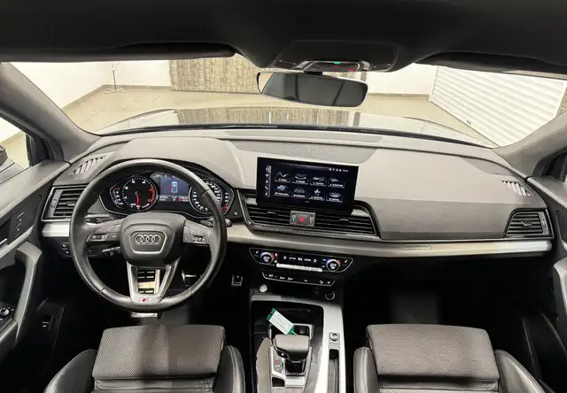 Audi Q5 view 11