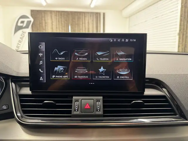 Audi Q5 view 18