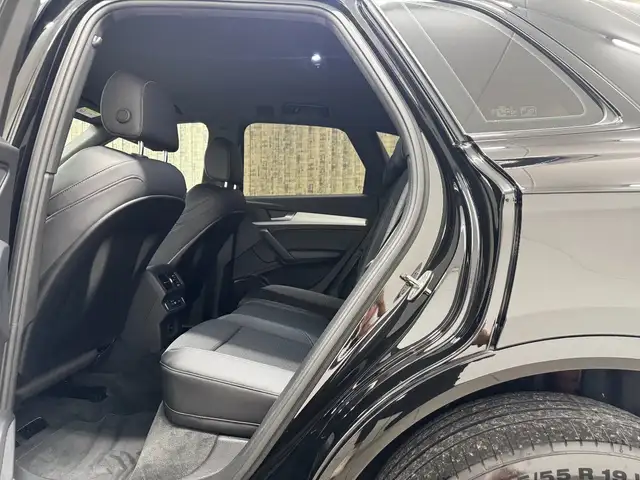 Audi Q5 view 10
