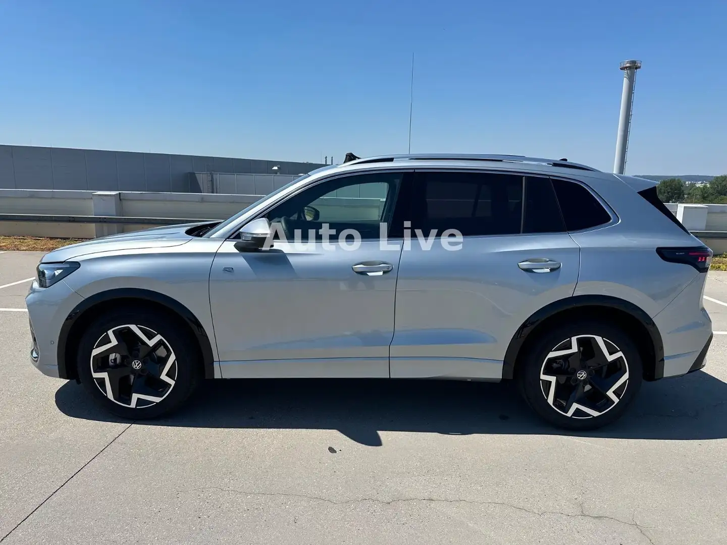 Volkswagen Tiguan 2.0 TD*DSG*R LINE*PAN*NAVI*MATRIX*360*VOL Silber - 2