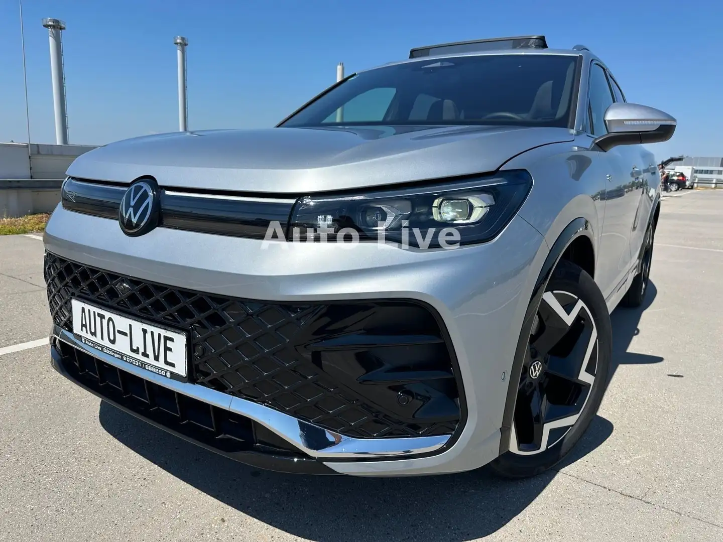 Volkswagen Tiguan 2.0 TD*DSG*R LINE*PAN*NAVI*MATRIX*360*VOL Silber - 1
