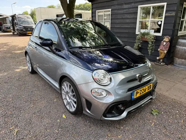 Fiat 500 Abarth 1.4 T-Jet Competizione 695 RIVALE|AKRAPOVIC