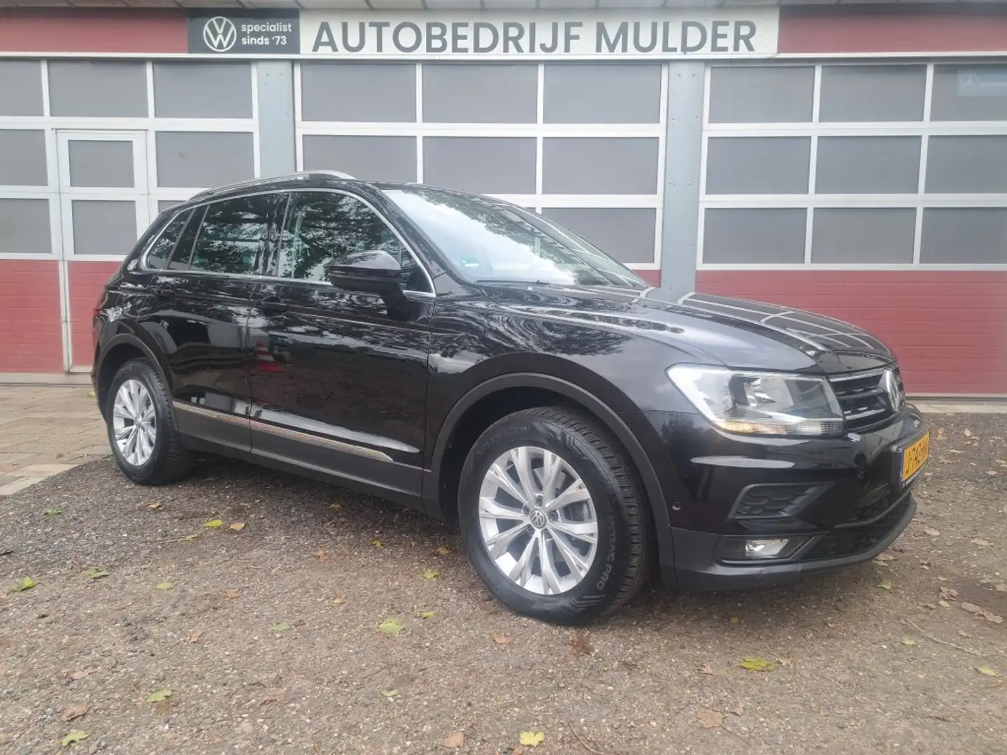 Volkswagen Tiguan 1.5 TSI ACT 150 Pk Comfortl. Bs. Dsg-7 NAV. PDC Zwart - 2