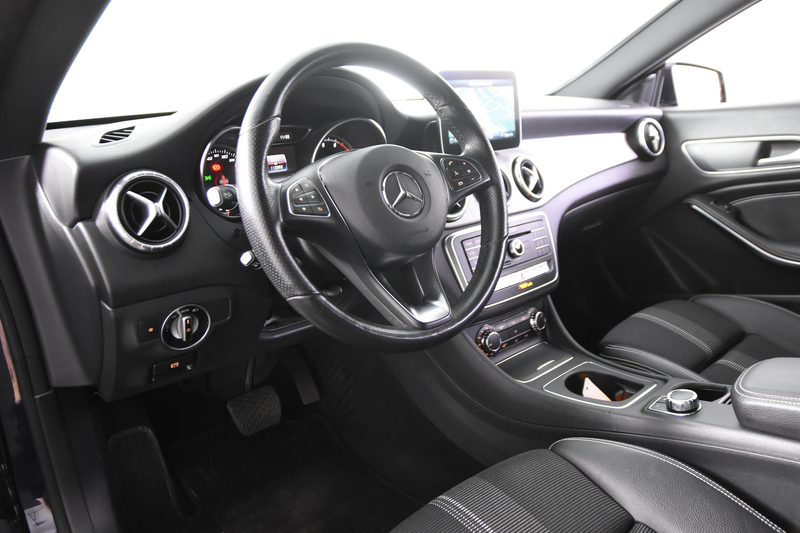 Mercedes-Benz CLA 180 Shooting Brake AMG *Leer*Navigatie* — photo 12