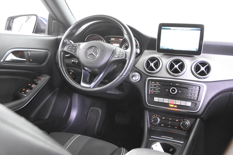Mercedes-Benz CLA 180 Shooting Brake AMG *Leer*Navigatie* — photo 9