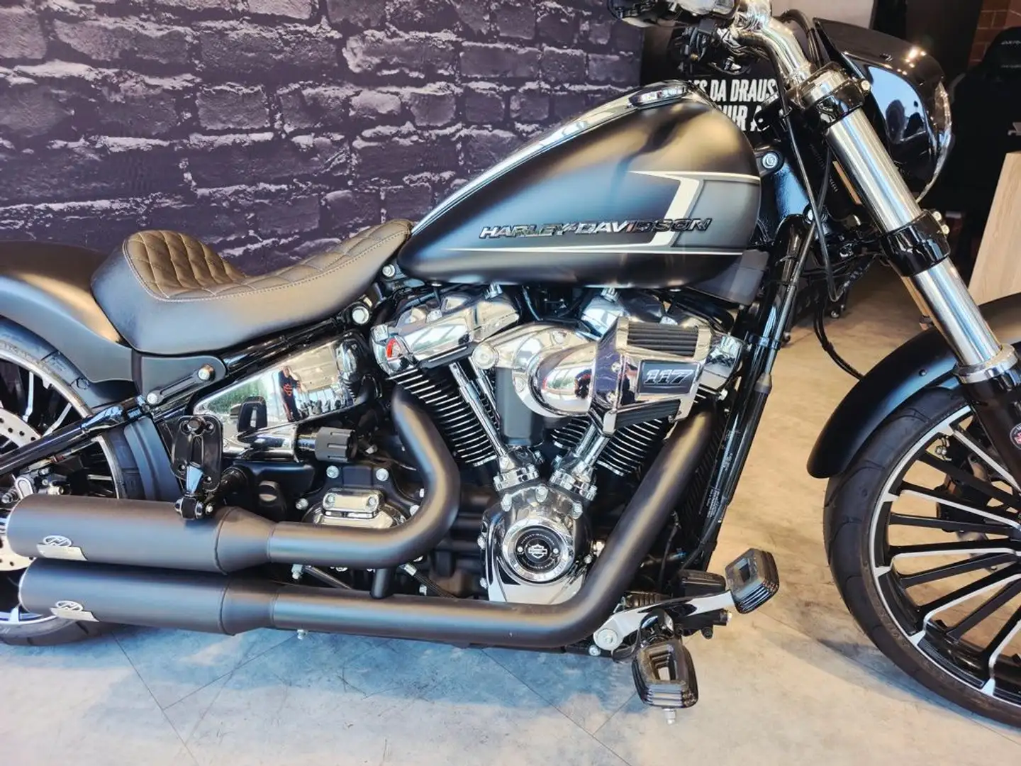 Harley-Davidson Breakout 117 Schwarz - 2