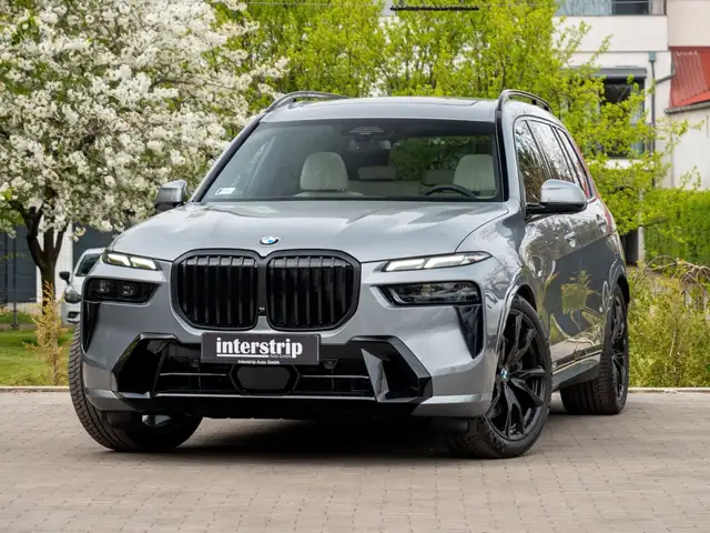 BMW X7 main image