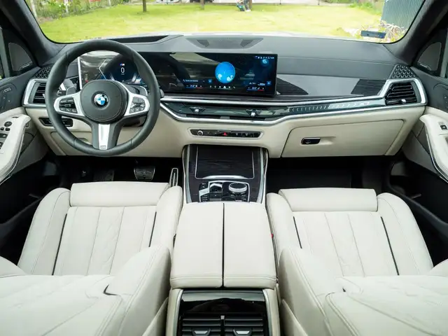 BMW X7 view 13